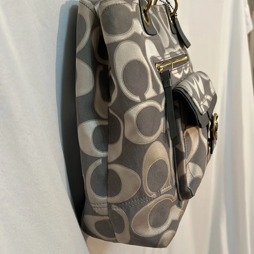 Vintage Coach Penelope Stylish Classic Gray Silver Monogram Signature Purse - Picture 4 of 13